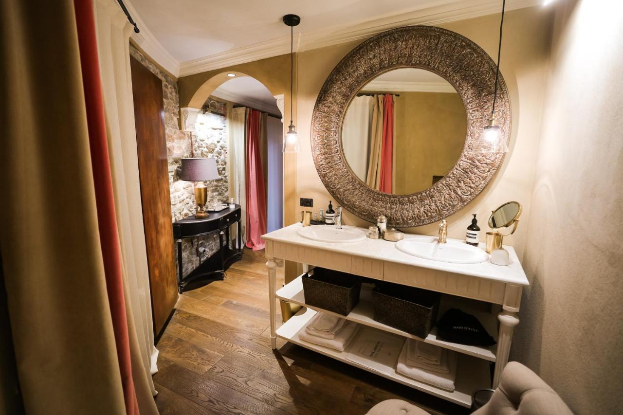 La Piazzetta Degli Artisti - Boutique B&B Bossolasco Extérieur photo
