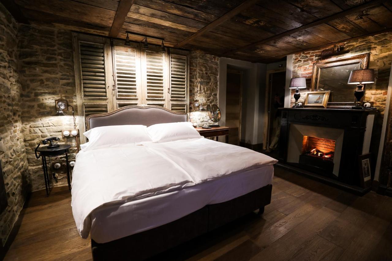 La Piazzetta Degli Artisti - Boutique B&B Bossolasco Extérieur photo