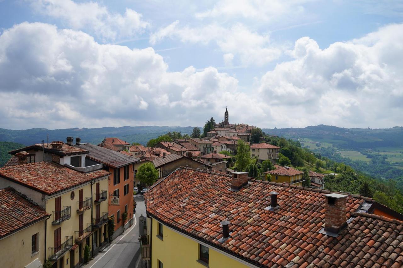La Piazzetta Degli Artisti - Boutique B&B Bossolasco Extérieur photo